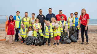 Group image of litter pickers on Aberdeen Beach