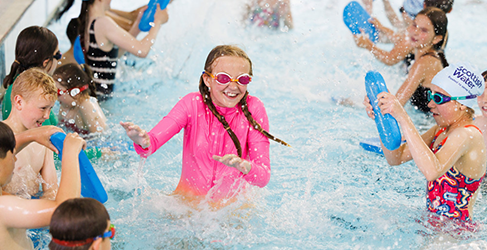 Generation H2O Make a Splash Winning Class Children splashing in a swimming pool
